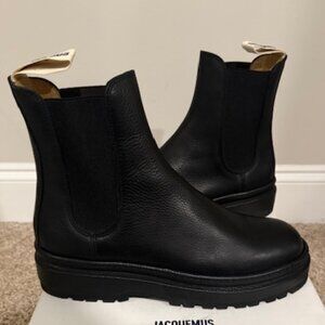 (NEW) JACQUEMUS Black La Casa 'Les bottines Pavane'  BLACK CHELSEA BOOTS